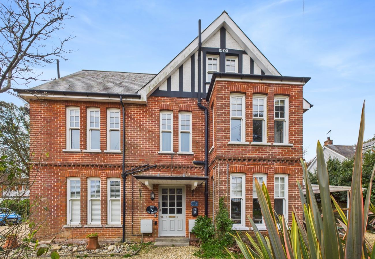  2-bedroom coastal apartment,  Bembridge, Isle of Wight.