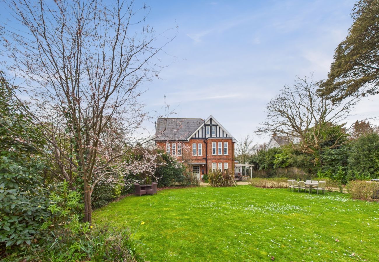 2-bedroom coastal apartment,  Bembridge, Isle of Wight.