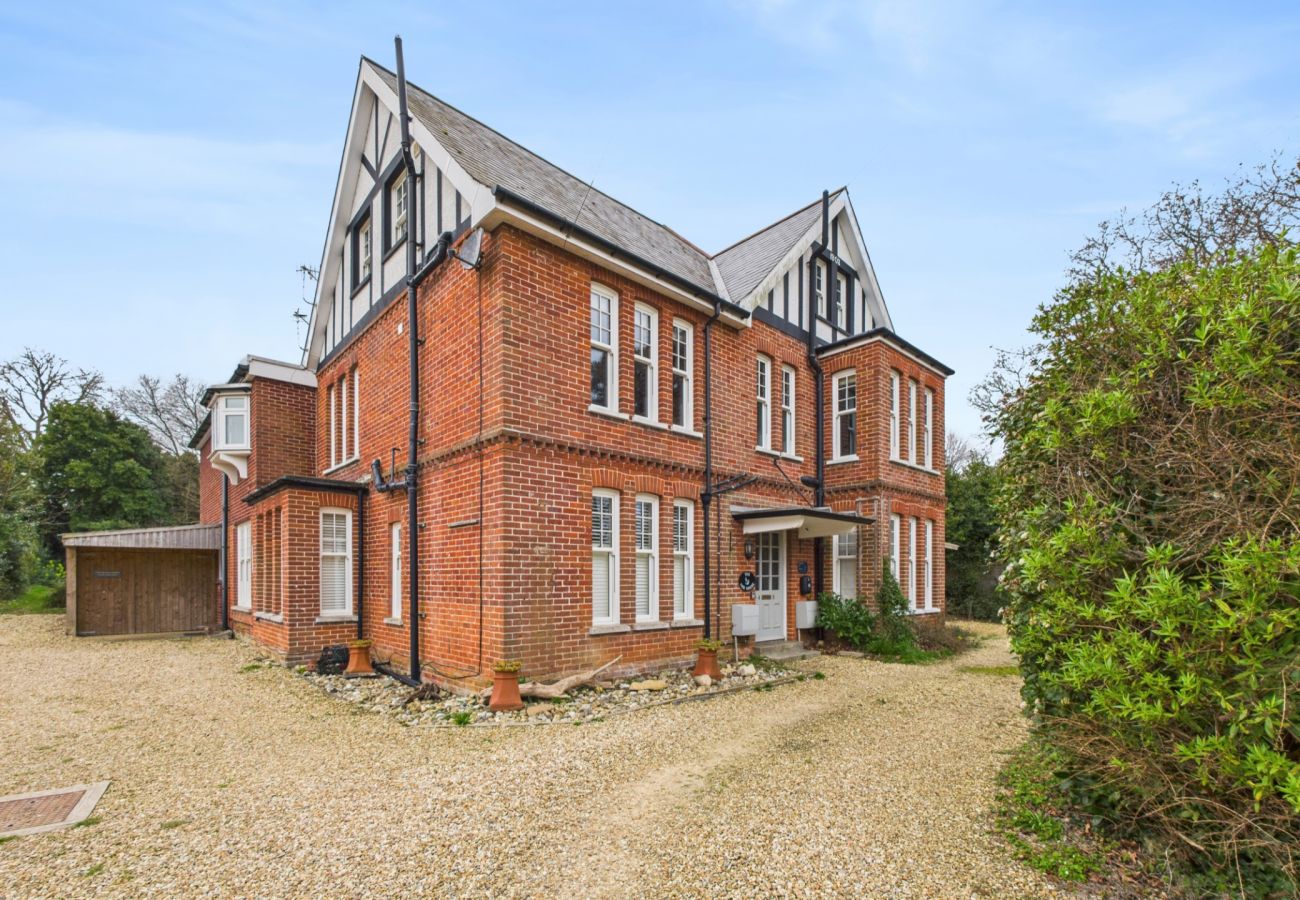 2-bedroom coastal apartment,  Bembridge, Isle of Wight.