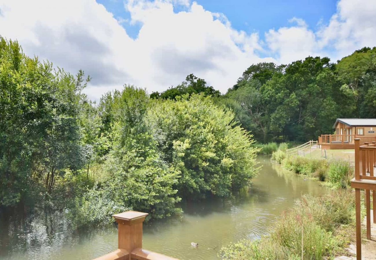 Isle of Wight Family Accommodation with Fishing Lake