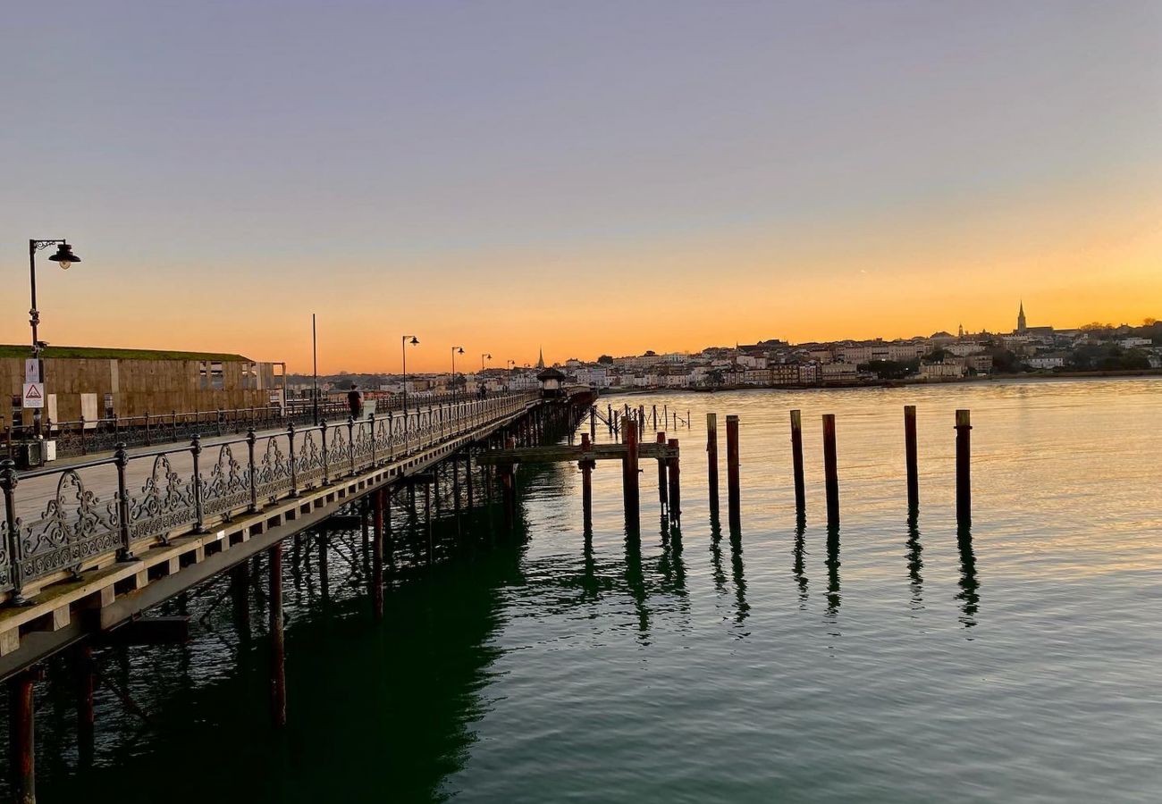 Poppy Holiday Lodge local area, Ryde Pier at sunset.