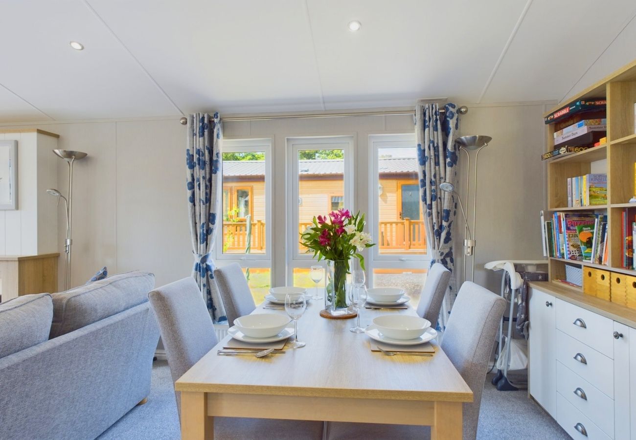 Self Catering Isle of Wight Holiday with Lake Views