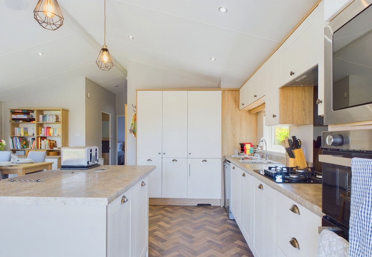 Self Catering Isle of Wight Holiday with Lake Views