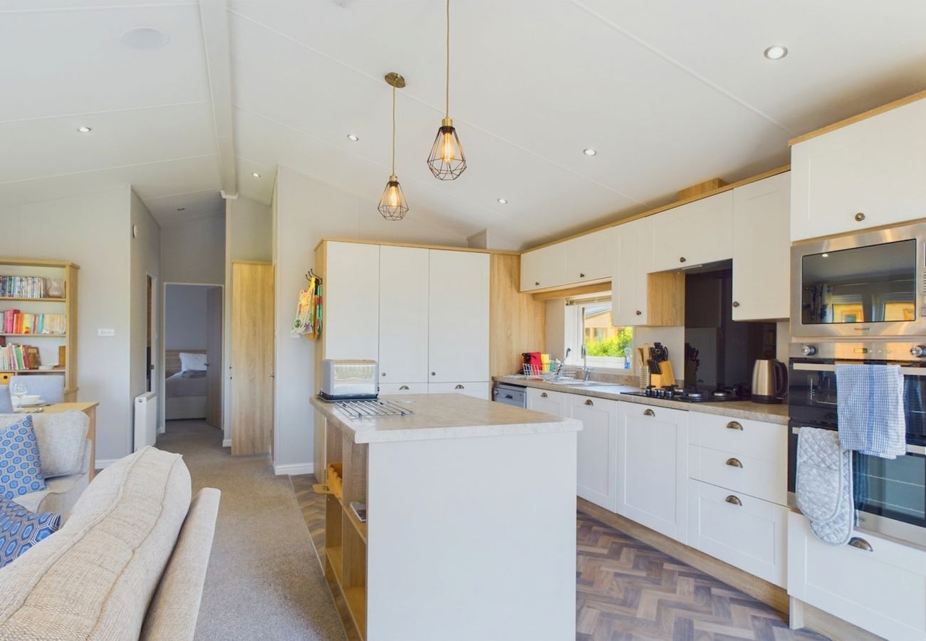 Self Catering Isle of Wight Retreat with Lake Views