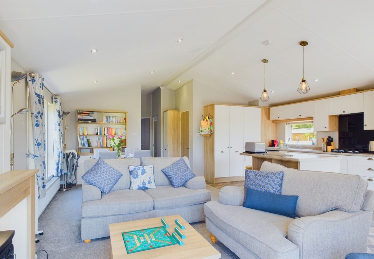 Self Catering Isle of Wight Holiday with Lake Views