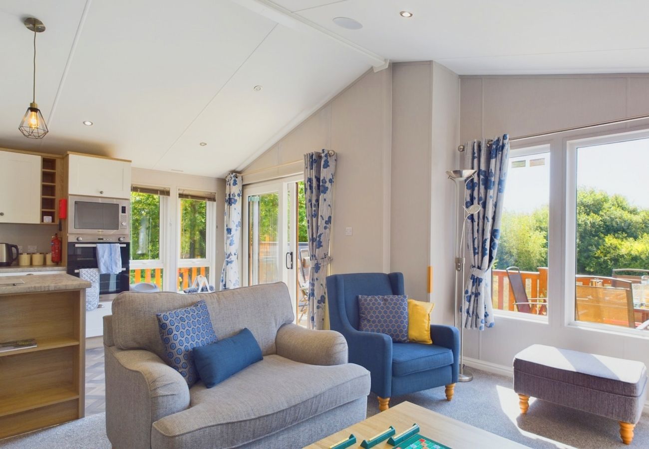 Self Catering Isle of Wight Holiday with Lake Views