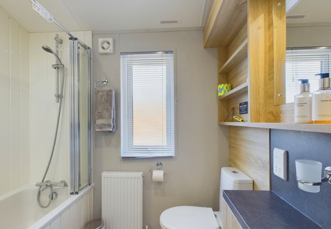 Self-catering holiday lodge, Roebeck Country Park, Isle of Wight