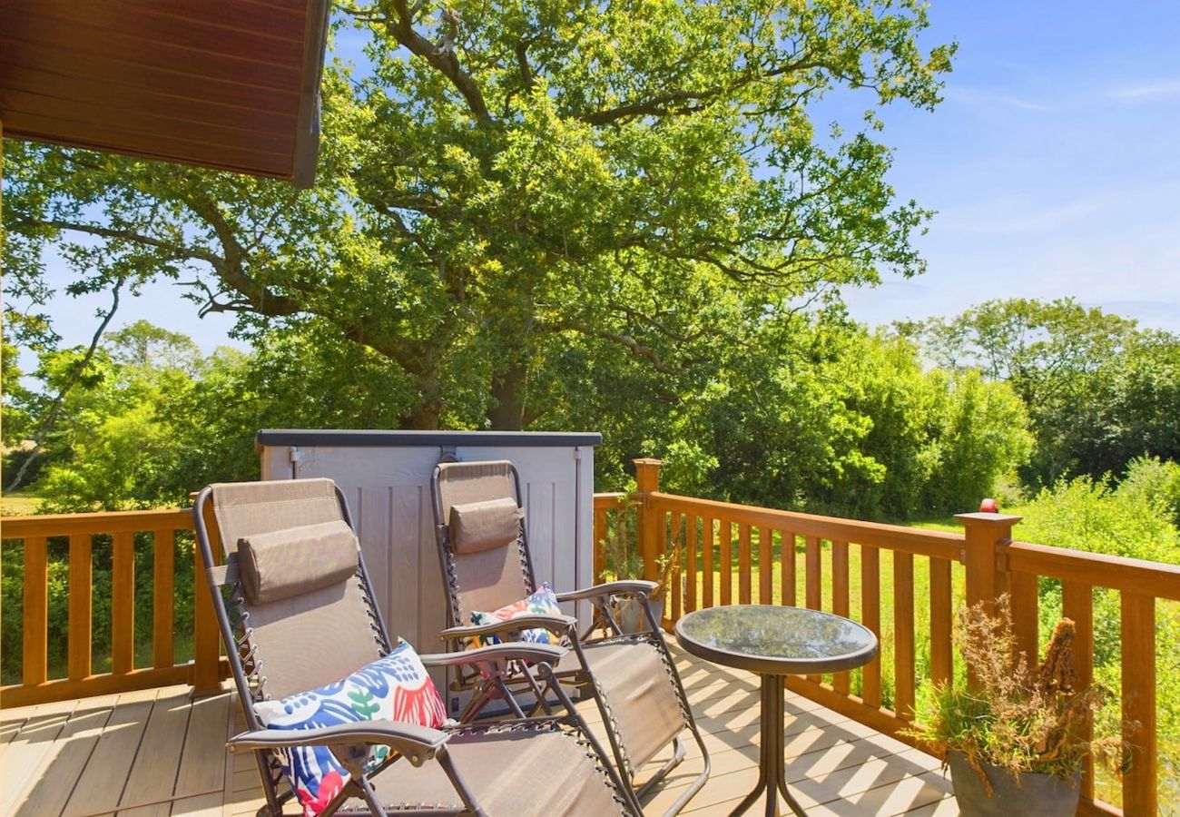 Isle of Wight Family Accommodation with Fishing Lake