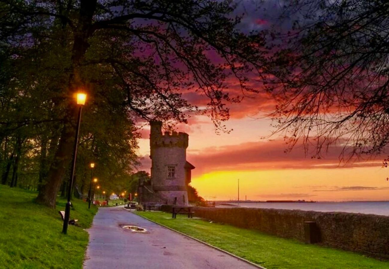 Gothic Cottage Holiday Home local area, Appley, Ryde at sunset.