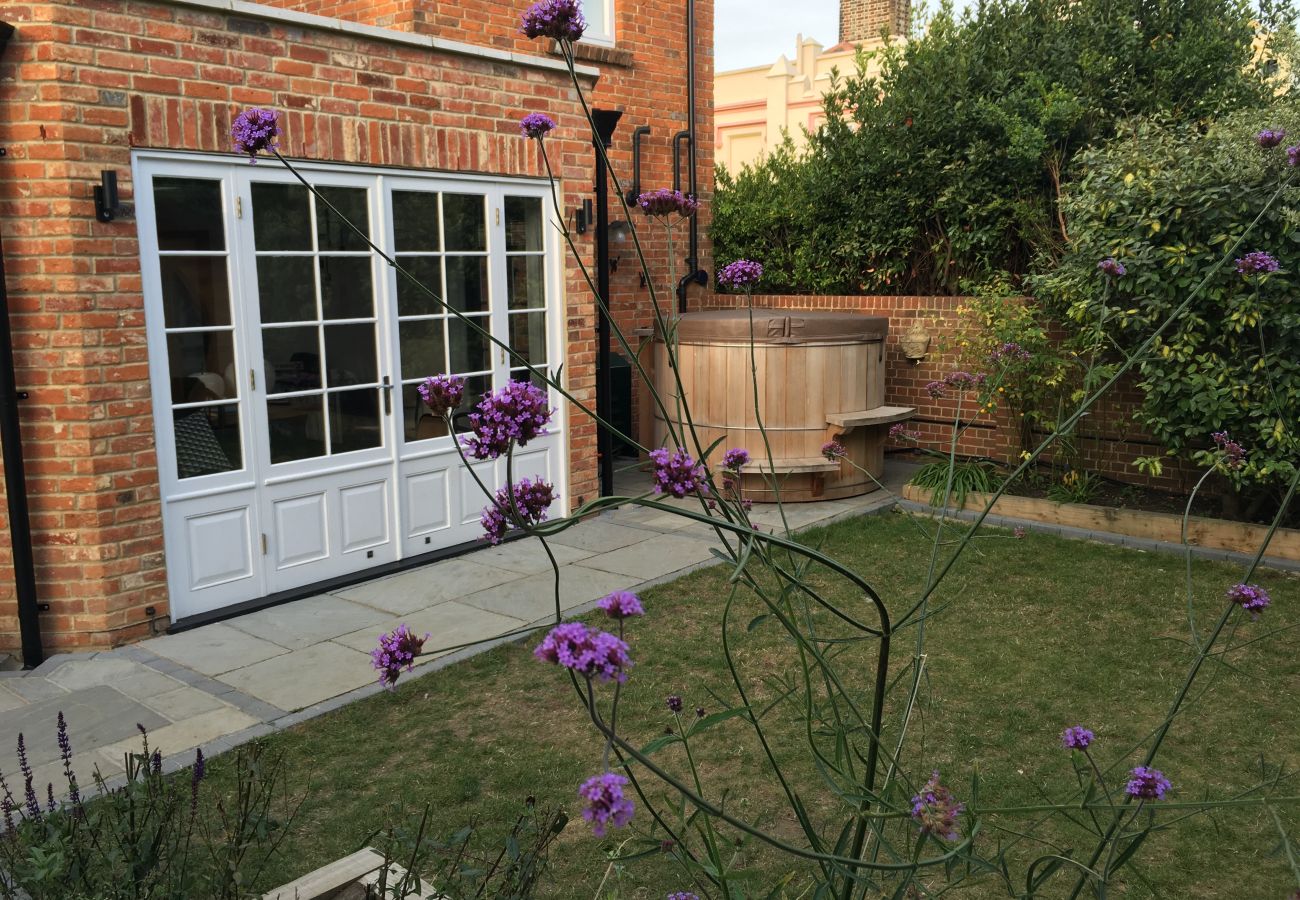 Isle of Wight Luxury Holiday Home with Hot Tub