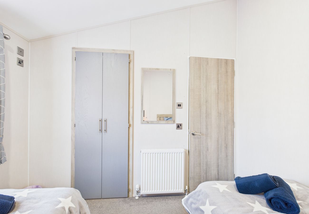 Second view of the twin room showing the floor space and storage.