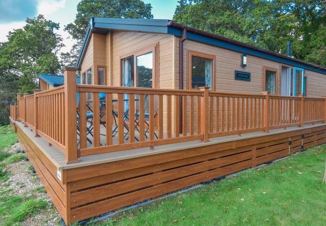Rural getaway 2 bed holiday lodge Roebeck Country Park 