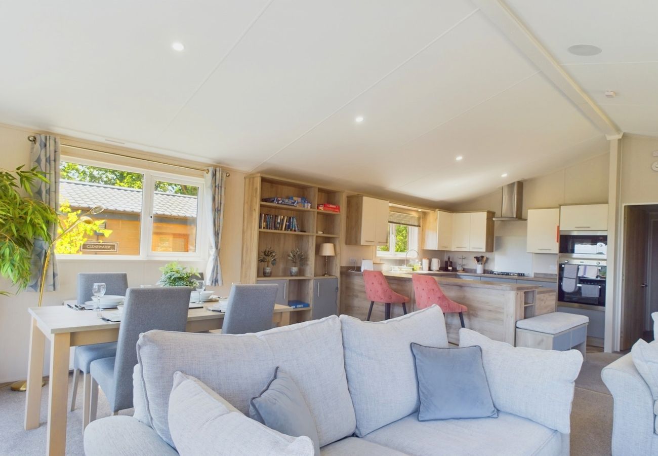 Rural getaway 2 bed holiday lodge Roebeck Country Park 