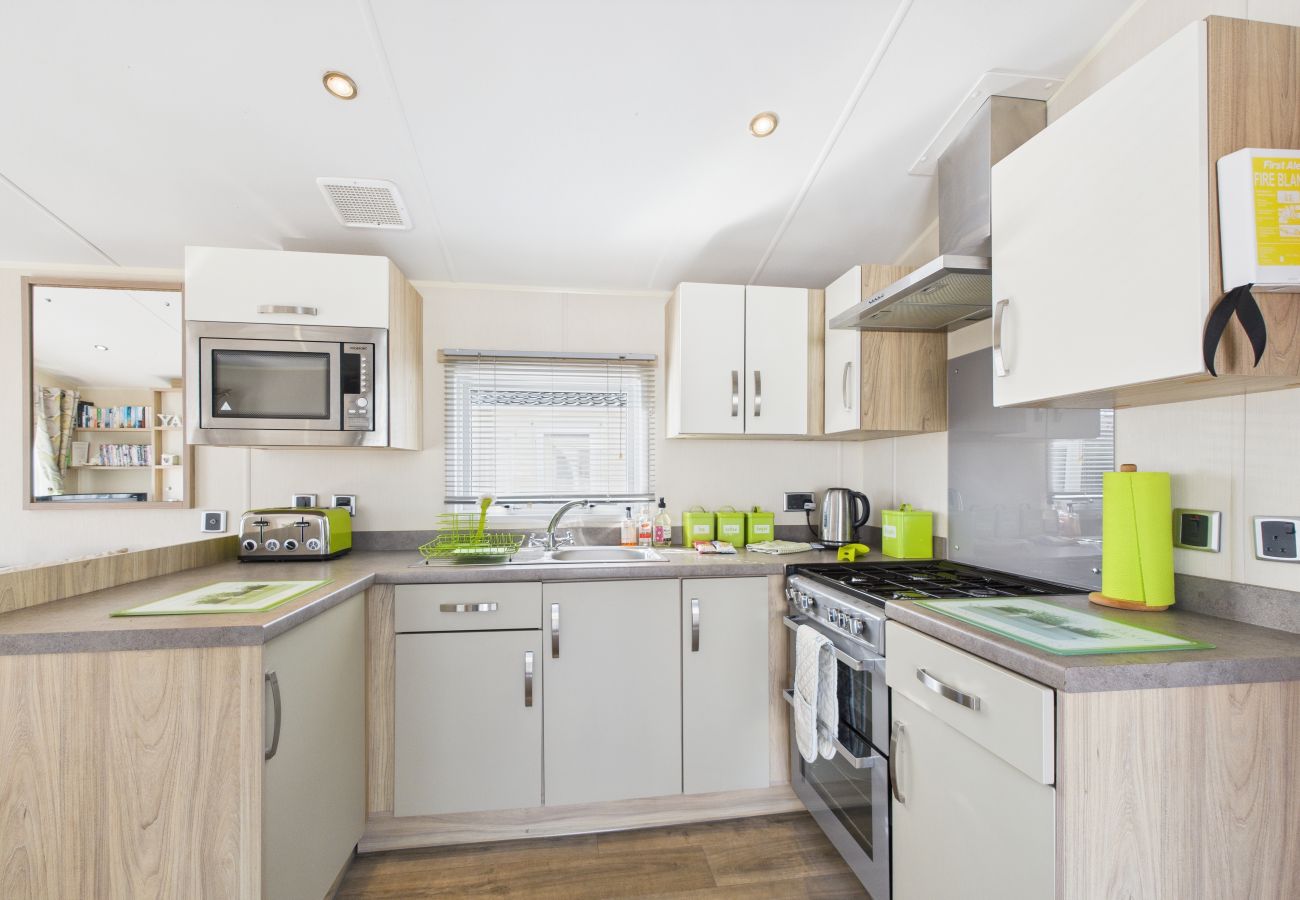 Benamara Family Lodge Open-plan living area with fitted kitchen, sitting and dining area. 