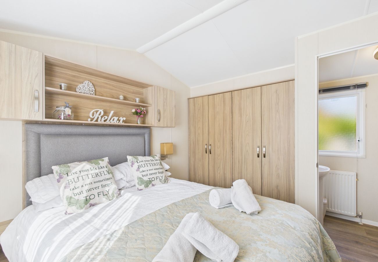 Isle of Wight Holiday Lodge with Countryside Walks