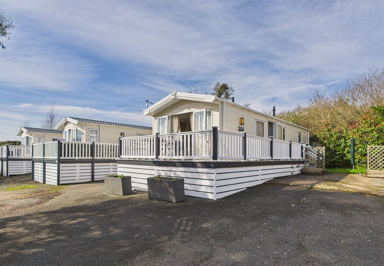 Tranquil Lodge Retreat at Roebeck Country Park, Isle of Wight