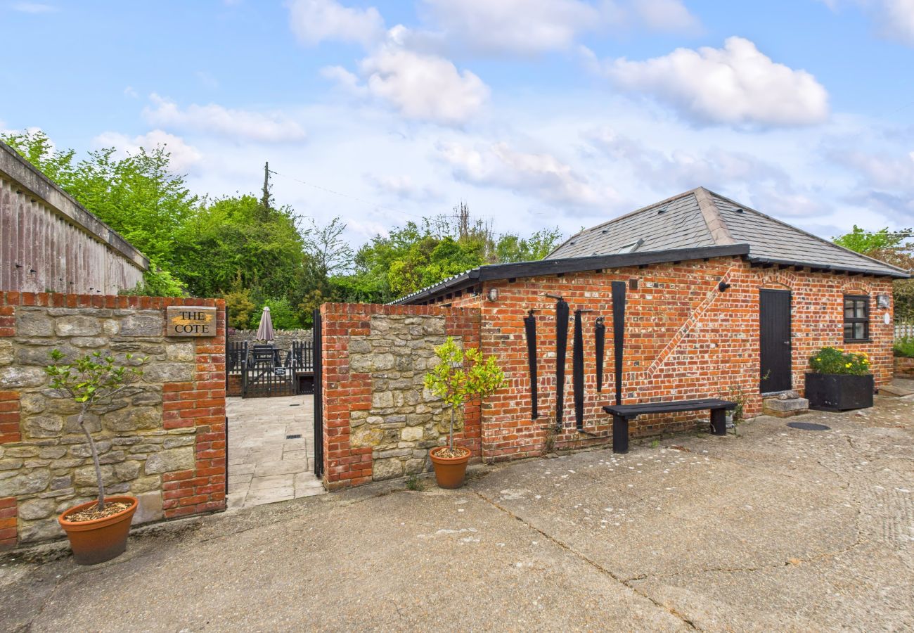 The Cote: Relaxing Farm Stay Isle of Wight | Sleeps 4