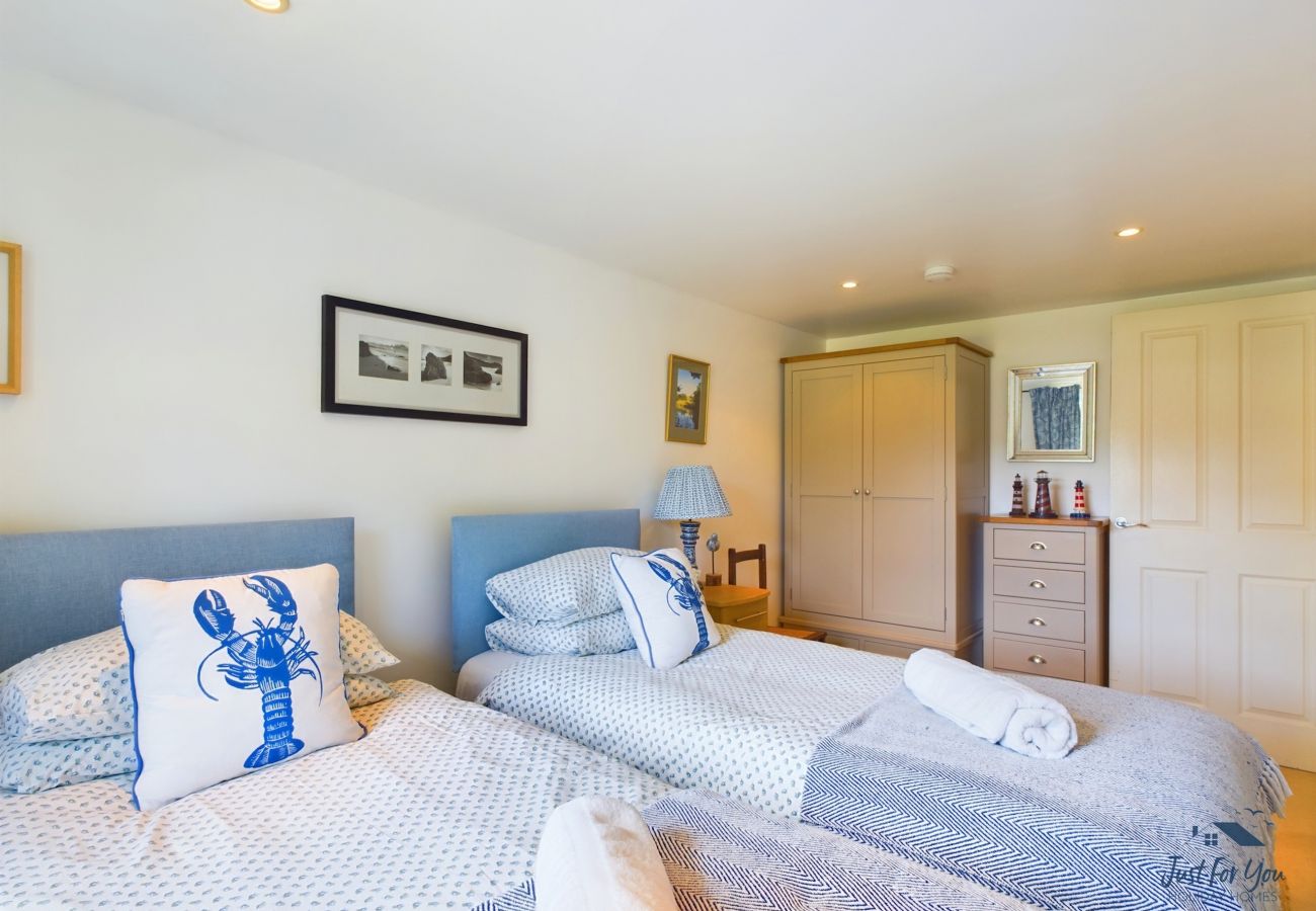 4 bed, Beachside Holiday Home, Isle of Wight