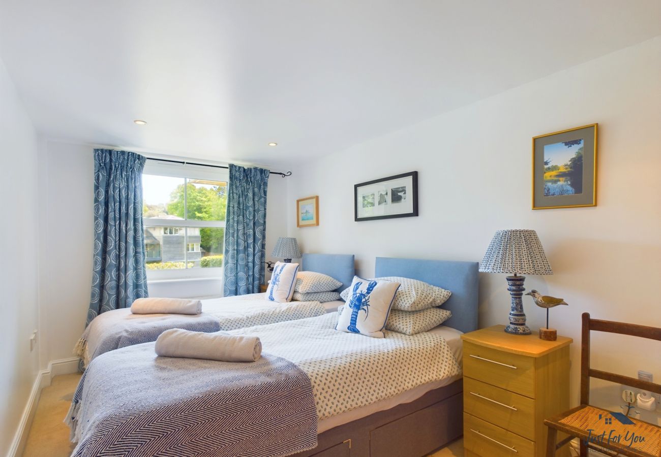 4 bed, Beachside Holiday Home, Isle of Wight