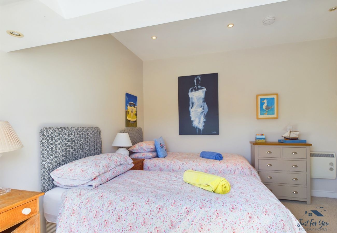 4 bed, Beachside Holiday Home, Isle of Wight