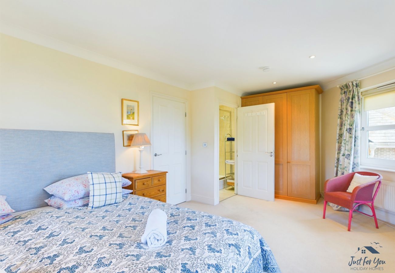 4 bed, Beachside Holiday Home, Isle of Wight
