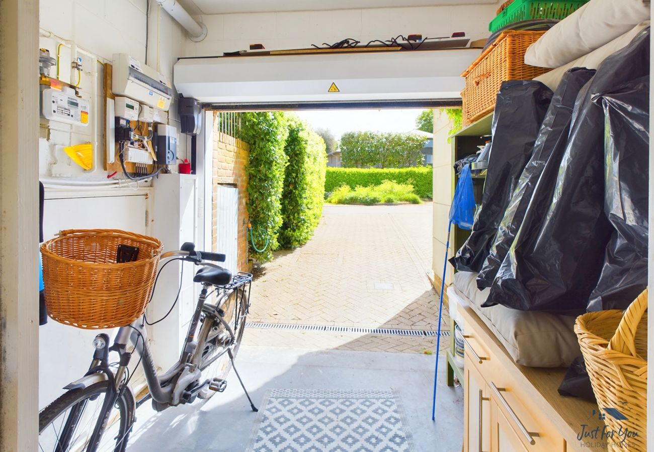 Beachside Holiday Home - Isle of Wight Retreat