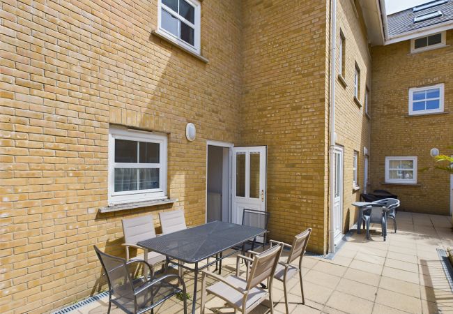 Terraced House in Bembridge - Solent Landing No. 12A - Beachfront Terraced House in Bembridge - Solent Landing No. 12A - Beachfront