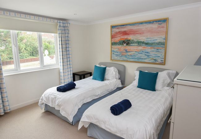 House in Bembridge - The Cottage a superb family coastal retreat House in Bembridge - The Cottage a superb family coastal retreat