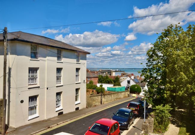 3 bed Family-Friendly Vacation Rental, with sea views Isle of Wight