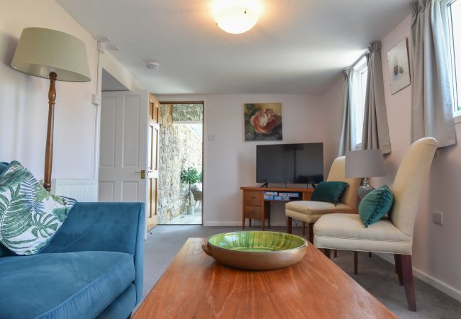 Pet-Friendly Holiday House, Isle of Wight with spacious Sitting Room