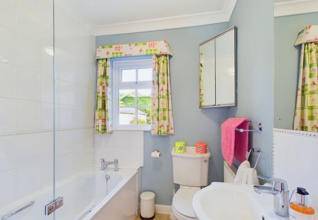 Bungalow in Bembridge - White Roses a dog friendly retreat for two Bungalow in Bembridge - White Roses a dog friendly retreat for two