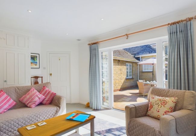 Bungalow in Bembridge - White Roses a dog friendly retreat for two Bungalow in Bembridge - White Roses a dog friendly retreat for two