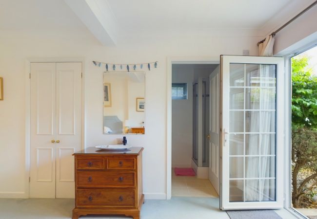 Bungalow in Bembridge - White Roses a dog friendly retreat for two Bungalow in Bembridge - White Roses a dog friendly retreat for two