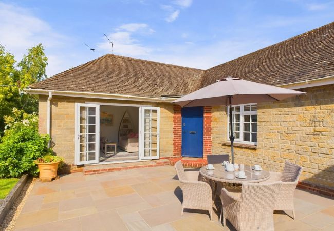 Bungalow in Bembridge - White Roses a dog friendly retreat for two Bungalow in Bembridge - White Roses a dog friendly retreat for two