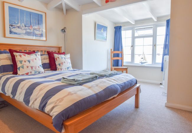 Self catering 2 bed coastal holiday apartment Isle of Wight