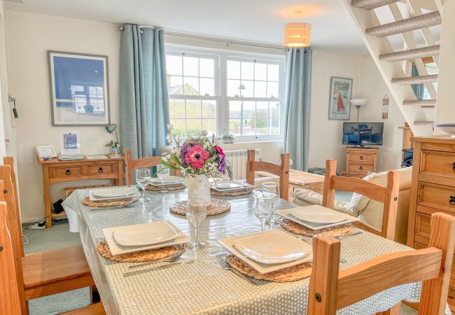  Self catering 2 bed coastal holiday apartment Isle of Wight
