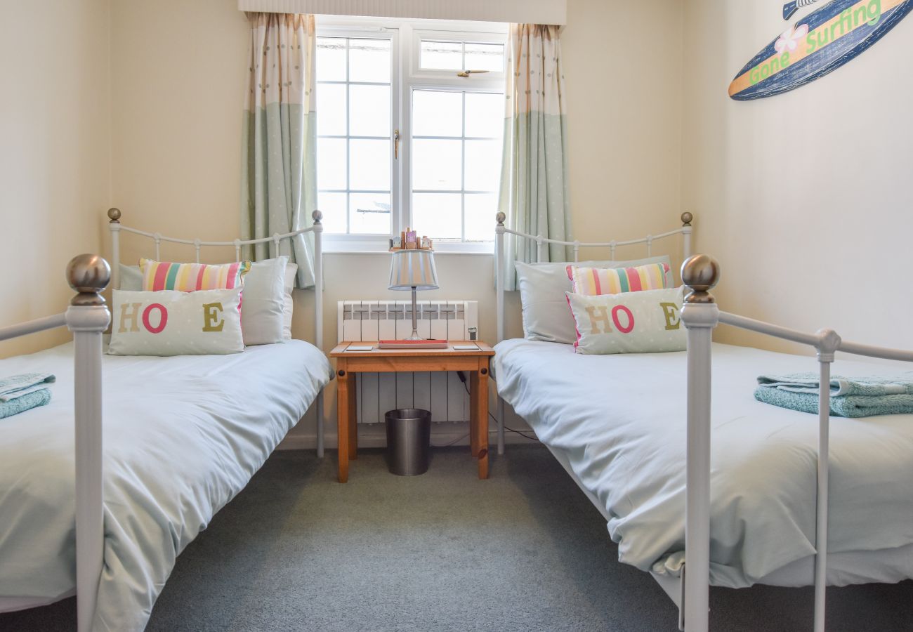 Self catering 2 bed coastal holiday apartment Isle of Wight