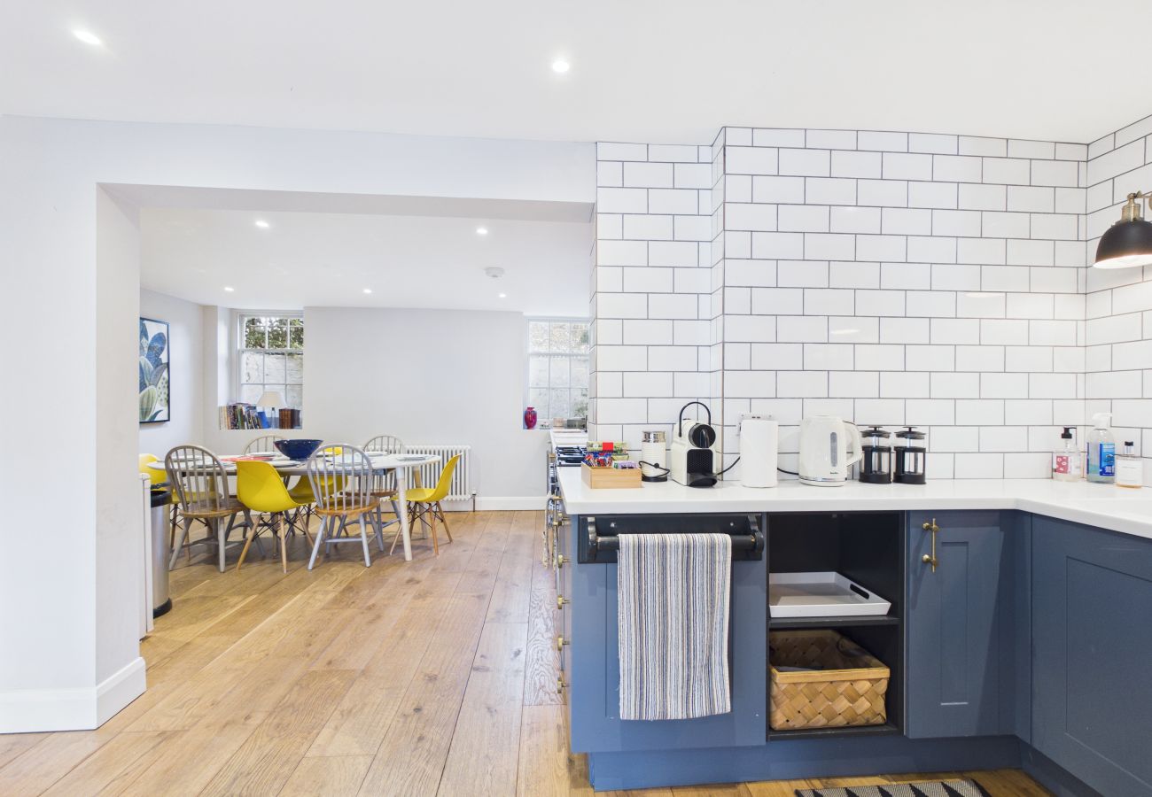 Open-plan kitchen and dining rom with coffee machine and dishwasher