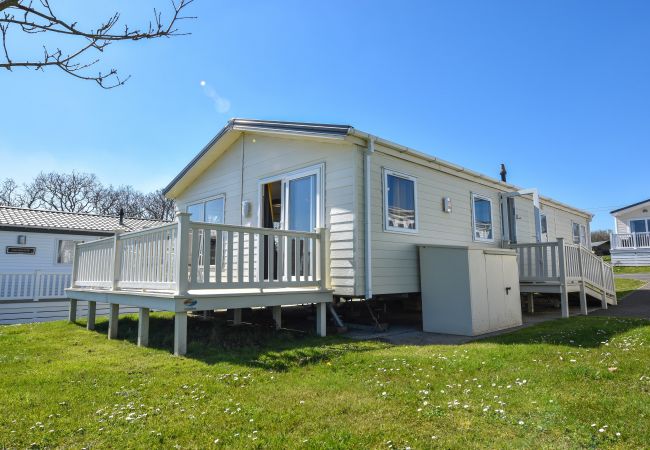 Mobile home in Great Thorness - DISCOUNTED FERRIES with Medina Rise Lodge  Mobile home in Great Thorness - DISCOUNTED FERRIES with Medina Rise Lodge