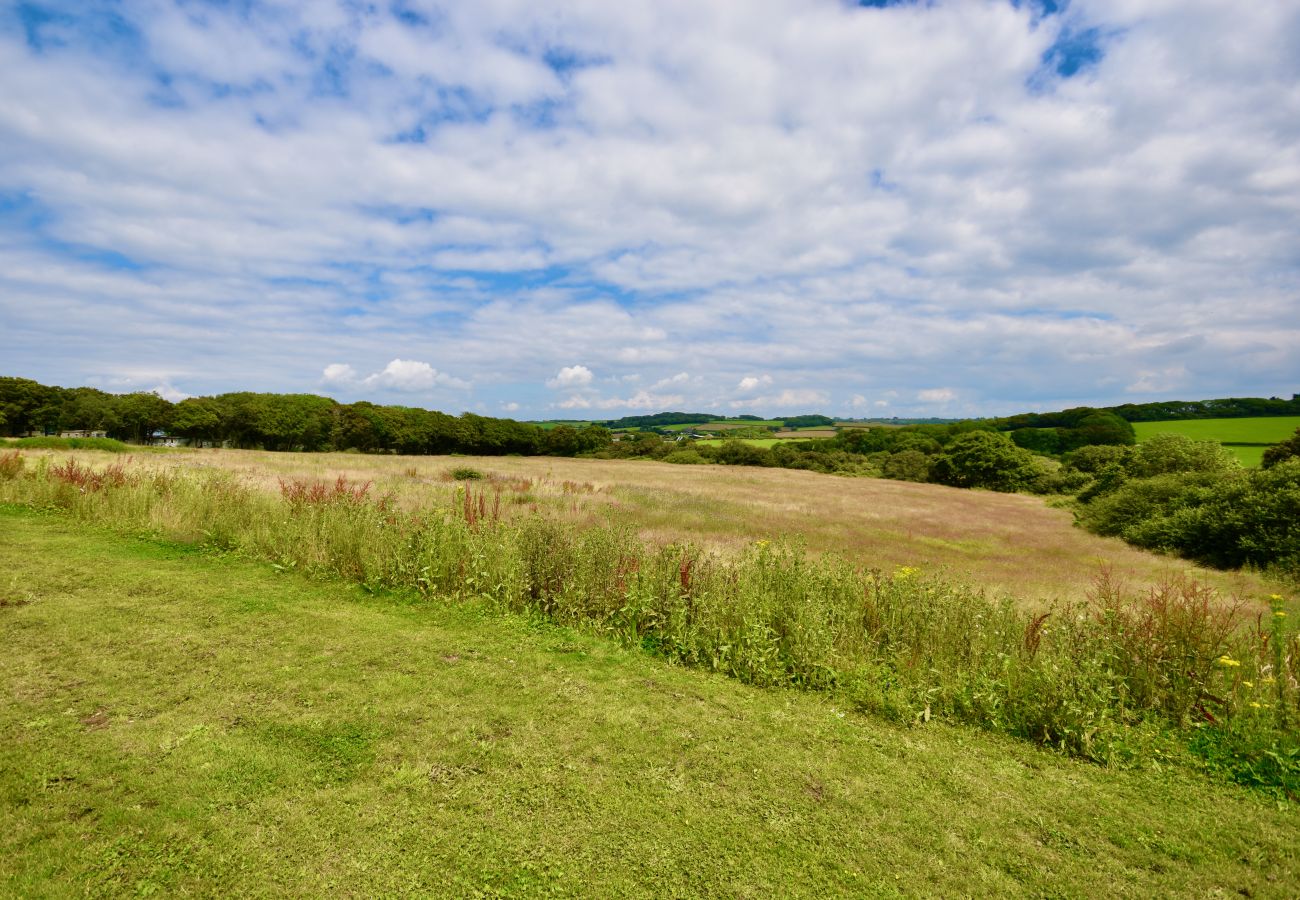 Isle of Wight Family friendly Holiday lodge with countryside views, decked balcony and close to family attractions
