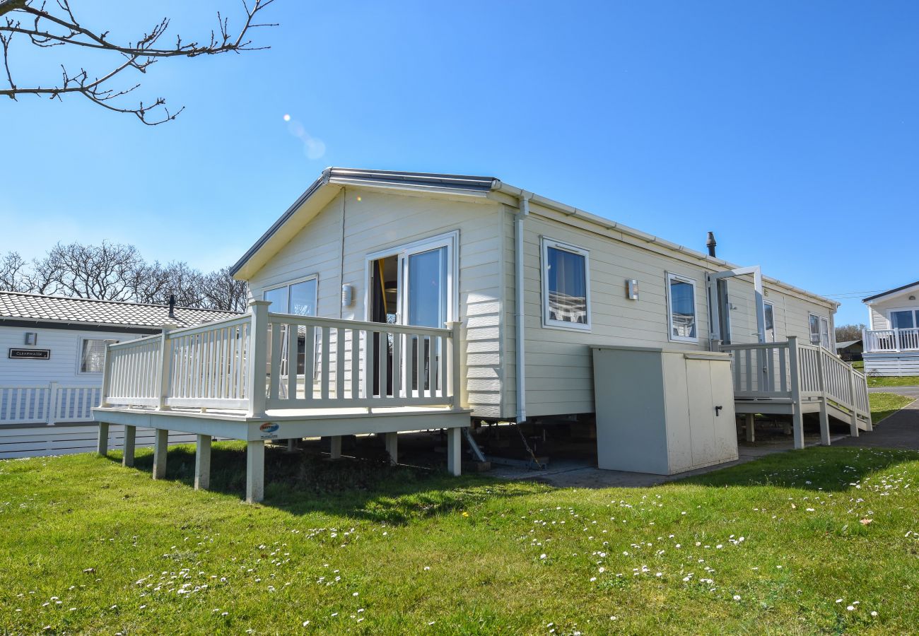 Isle of Wight Family-friendly Holiday lodge with countryside views, close to beaches and family attractions