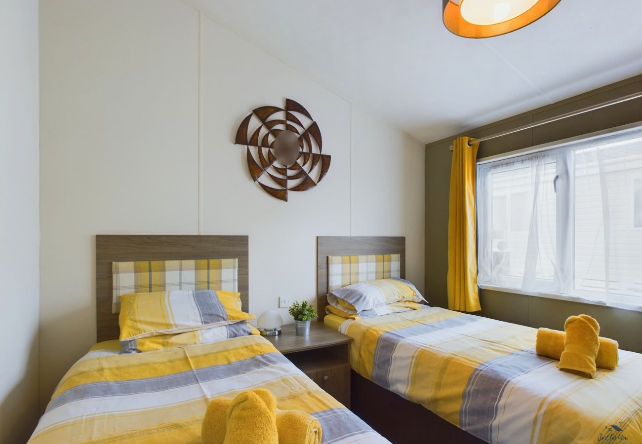 Child-Friendly Holiday Lodge Isle of Wight with twin beds for younger guests, and park activities for kids