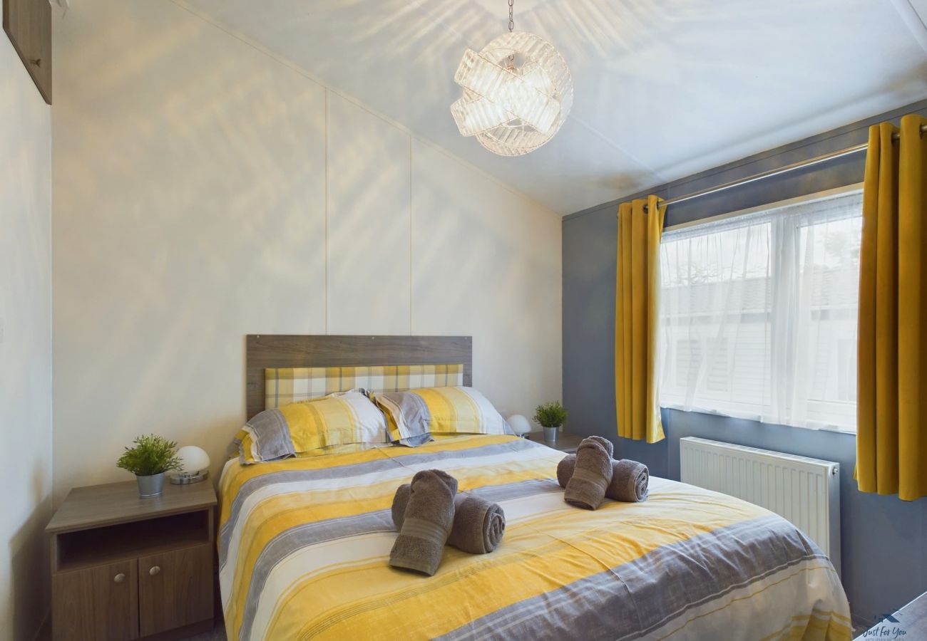Family holiday lodge on the Isle of Wight with countryside views and close to beaches.