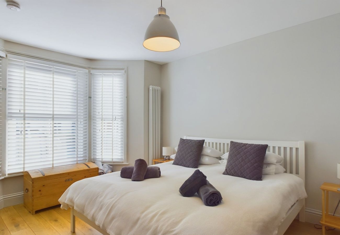  4-bed coastal holiday home. Perfect for families.