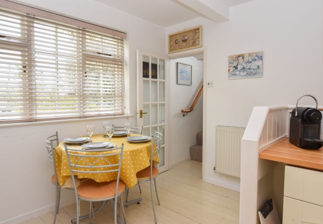 Mulberry Cottage Holiday Home kitchen dining area for 4.