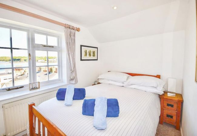 Cottage in Cowes - Mulberry Cottage coastal holiday home Cottage in Cowes - Mulberry Cottage coastal holiday home