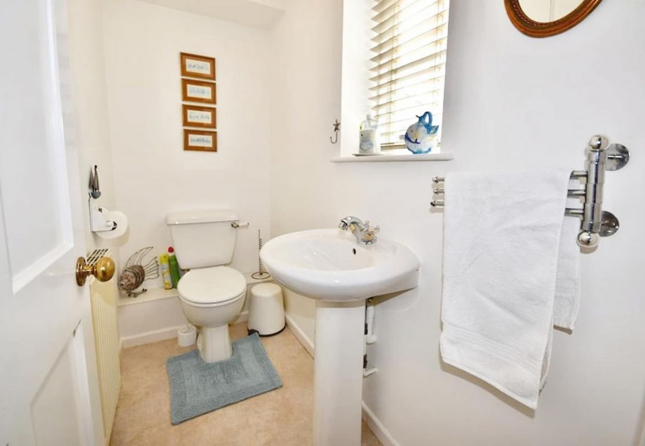 Mulberry Cottage Holiday Home 1st Floor WC with sink and towel rail.