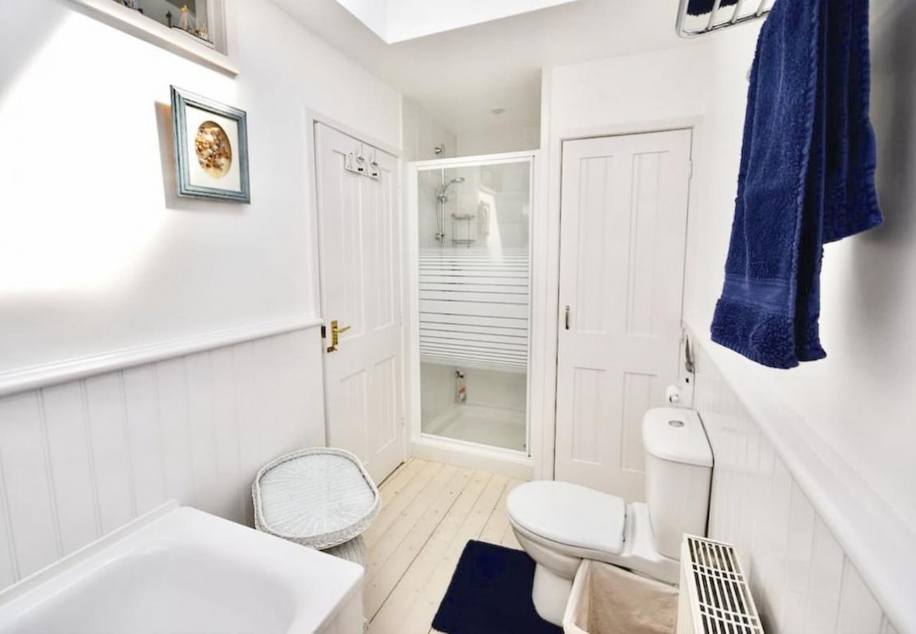 Mulberry Cottage Holiday Home Family Bathroom: Bath, separate shower, basin and WC, washing machine and tumble dryer.