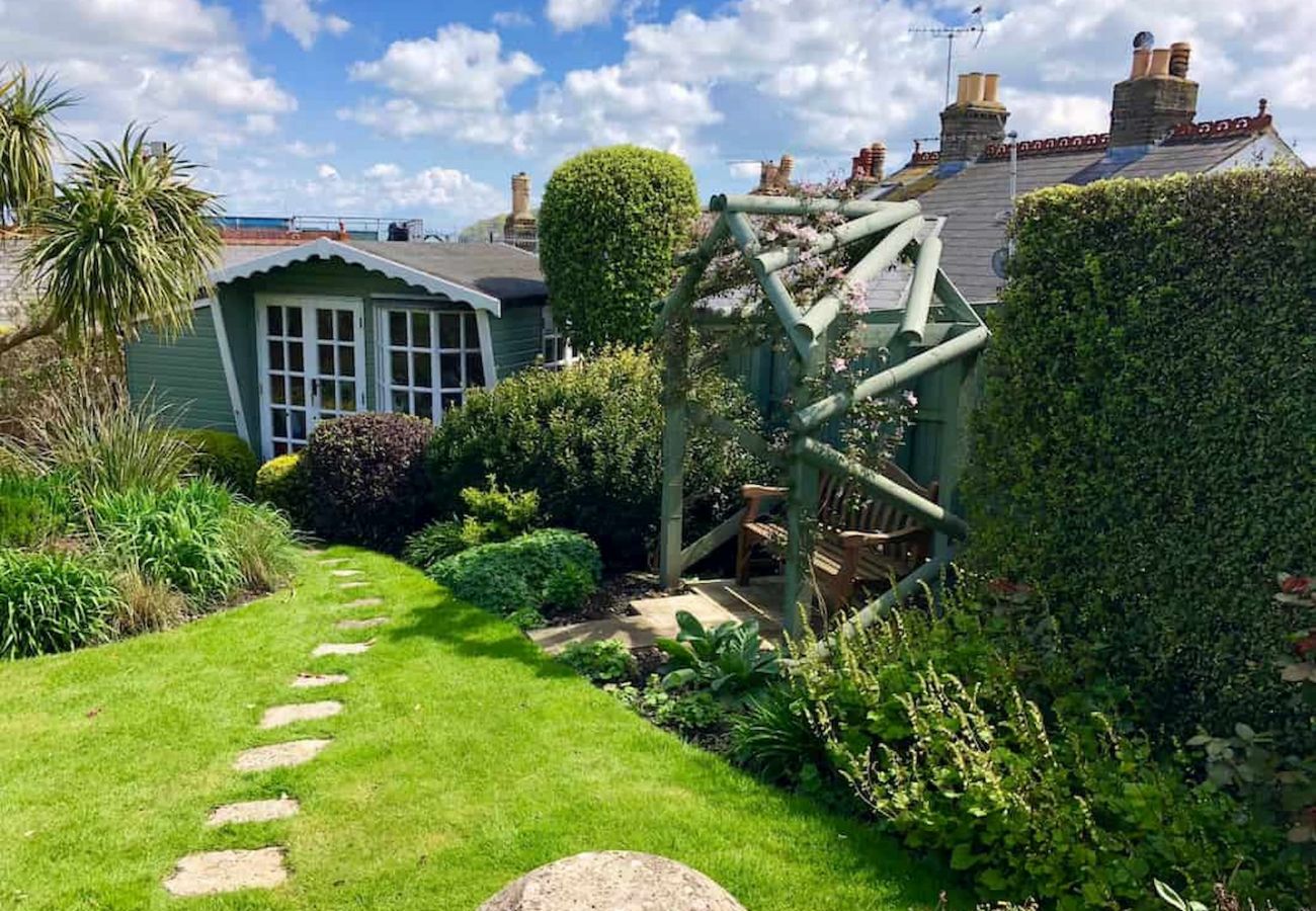 Mulberry Cottage Holiday Home garden.