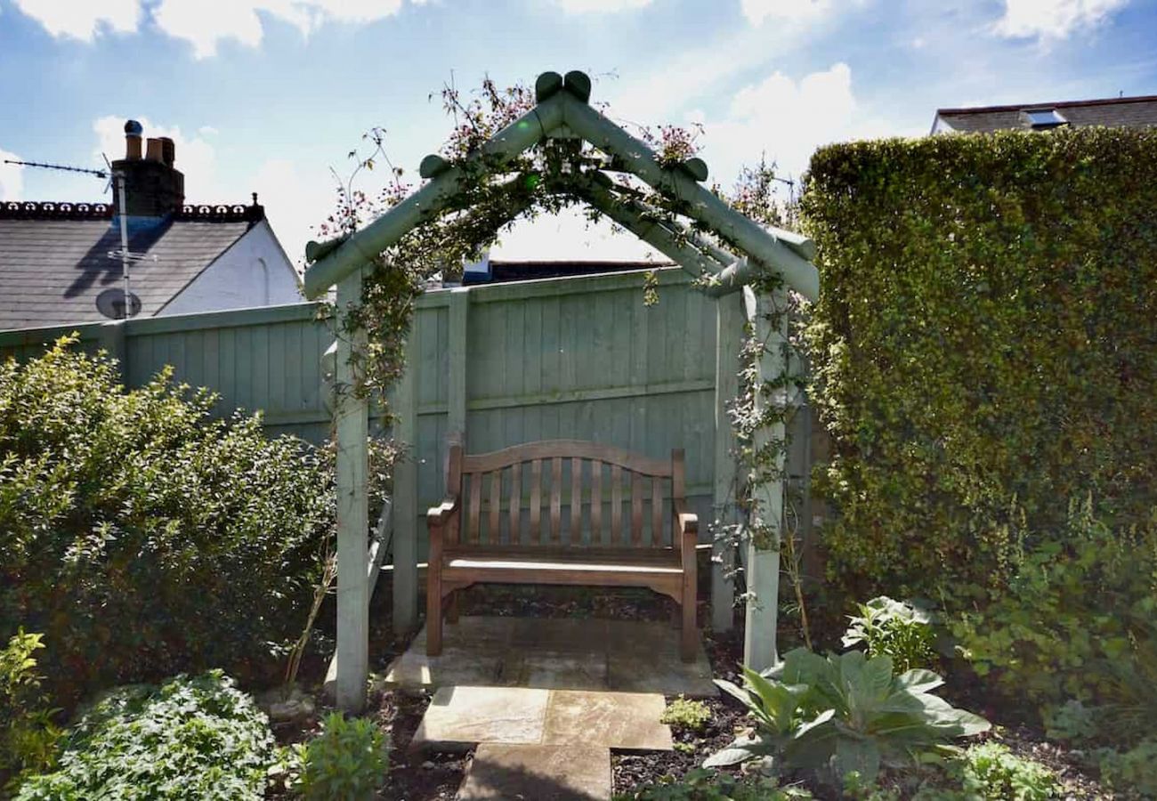 Mulberry Cottage Holiday Home garden seating area.